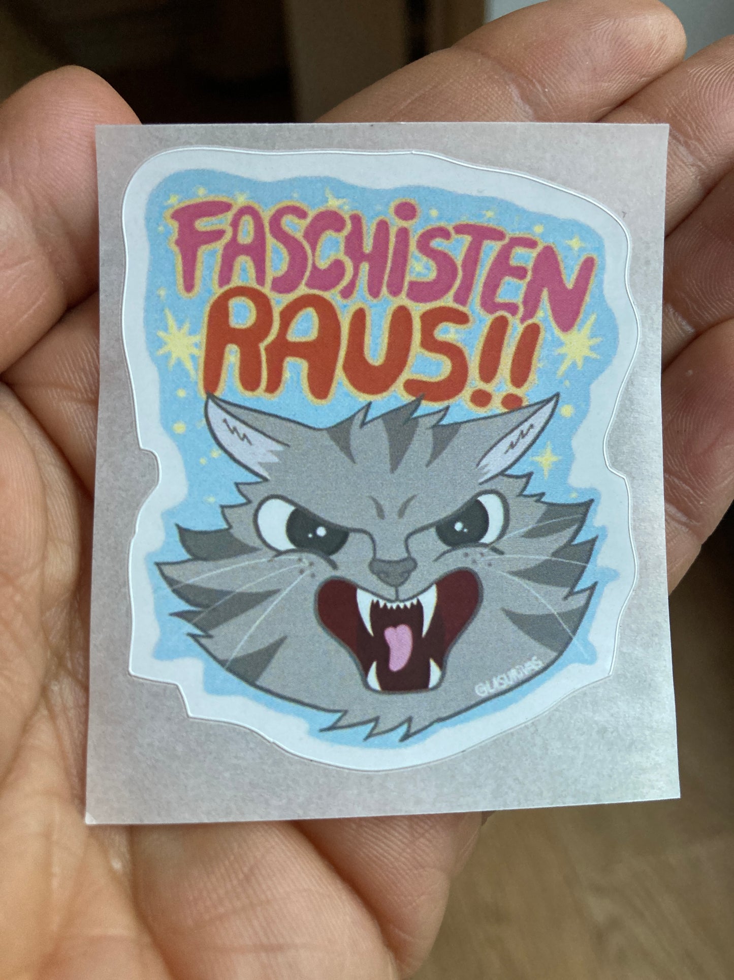 Faschisten Raus!! – Mutiger Statement-Sticker mit wütender Katze. Kostenloser Versand ab 6€