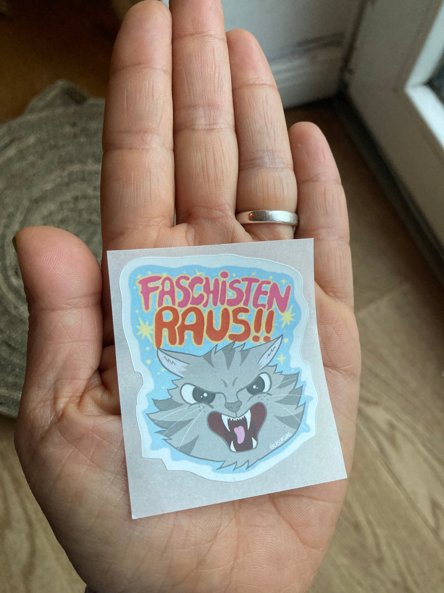 Faschisten Raus!! – Mutiger Statement-Sticker mit wütender Katze. Kostenloser Versand ab 6€