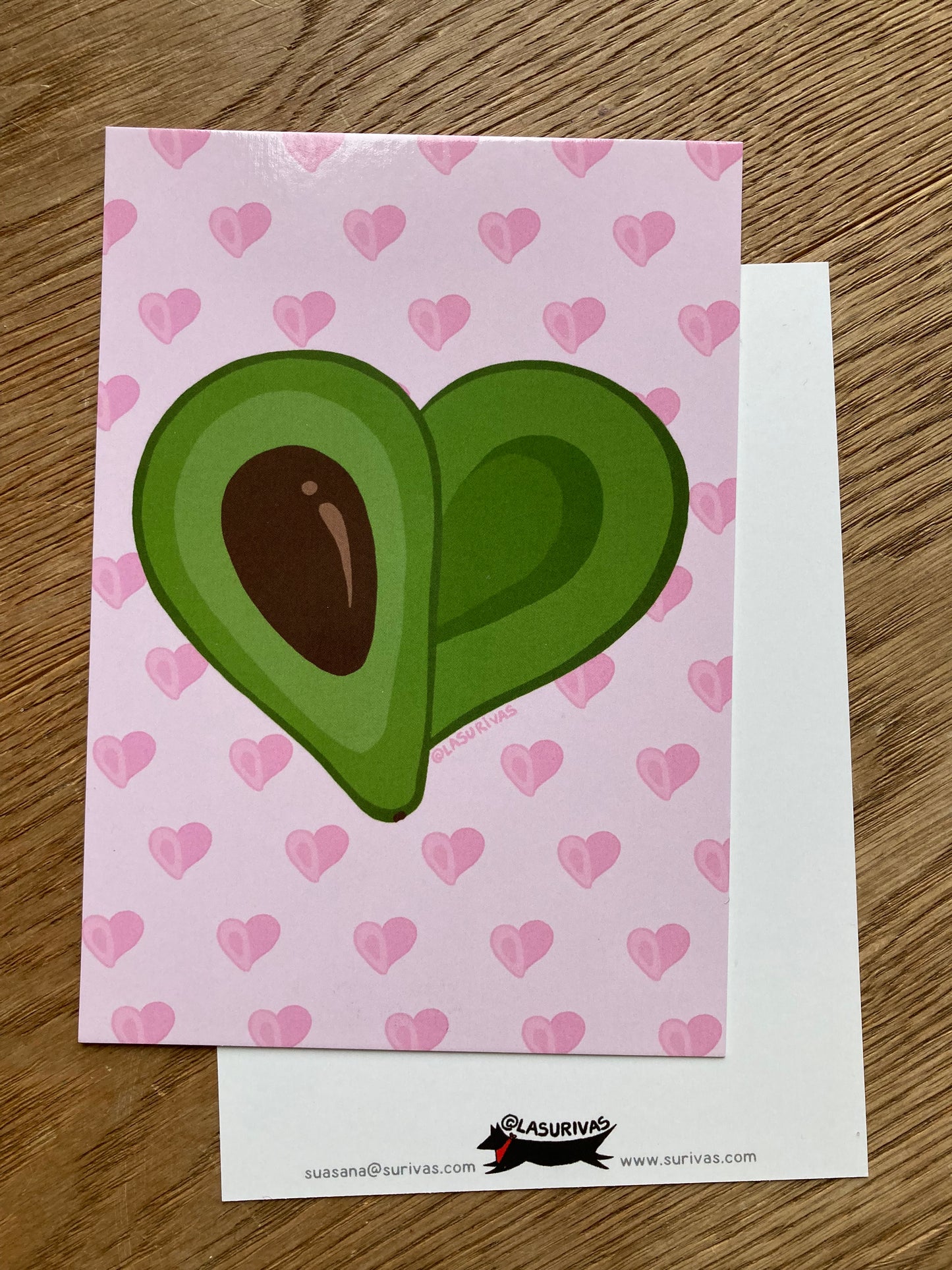 Avocado-Herz Karte - Perfekt für liebevolle besondere Anlässe. Lustige Gemüse, illustrierte Avocado hälfte. Avocado Valentinstag Cartoon. Kostenloser Versand ab 6€