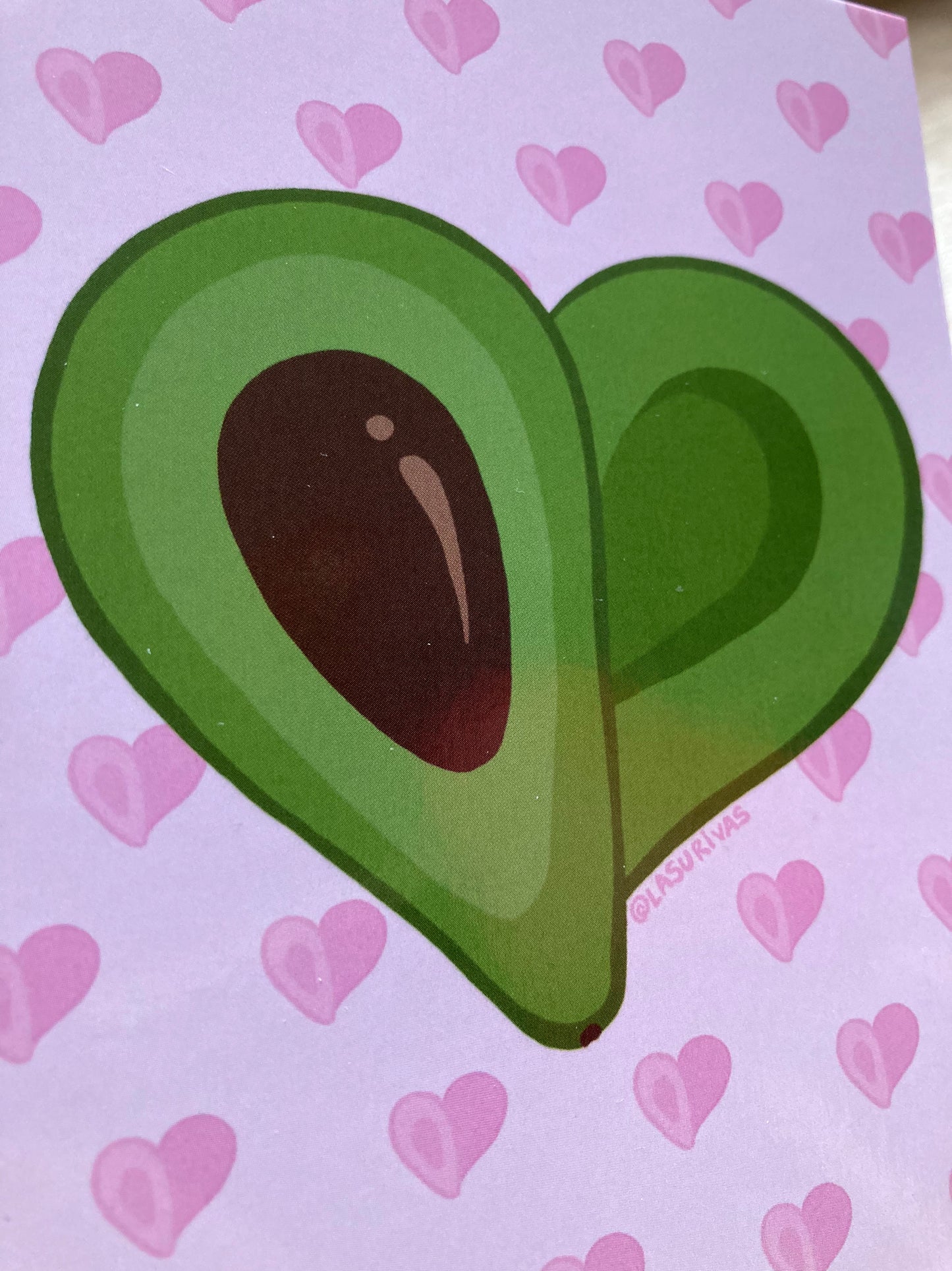 Avocado-Herz Karte - Perfekt für liebevolle besondere Anlässe. Lustige Gemüse, illustrierte Avocado hälfte. Avocado Valentinstag Cartoon. Kostenloser Versand ab 6€